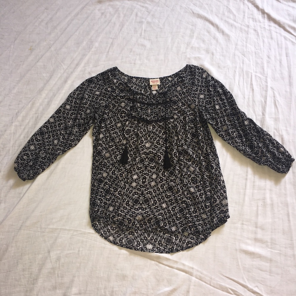 Cute half-sleeve black and white blouse